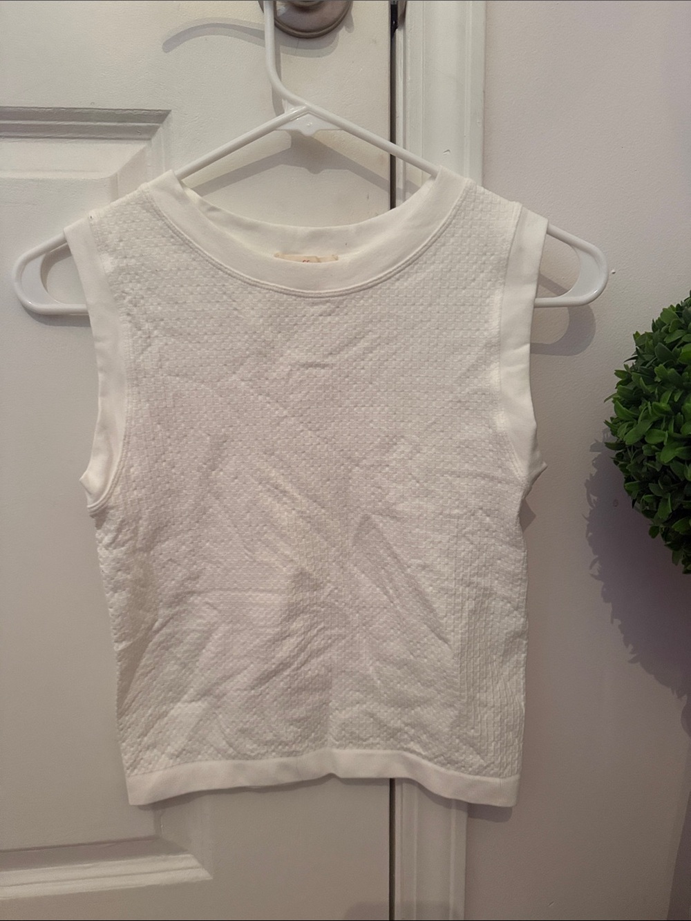 Dry goods Classic White Sleeveless waffle Knit Top - Women